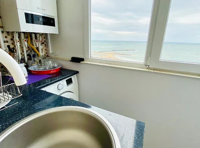 Sea View Apartment *